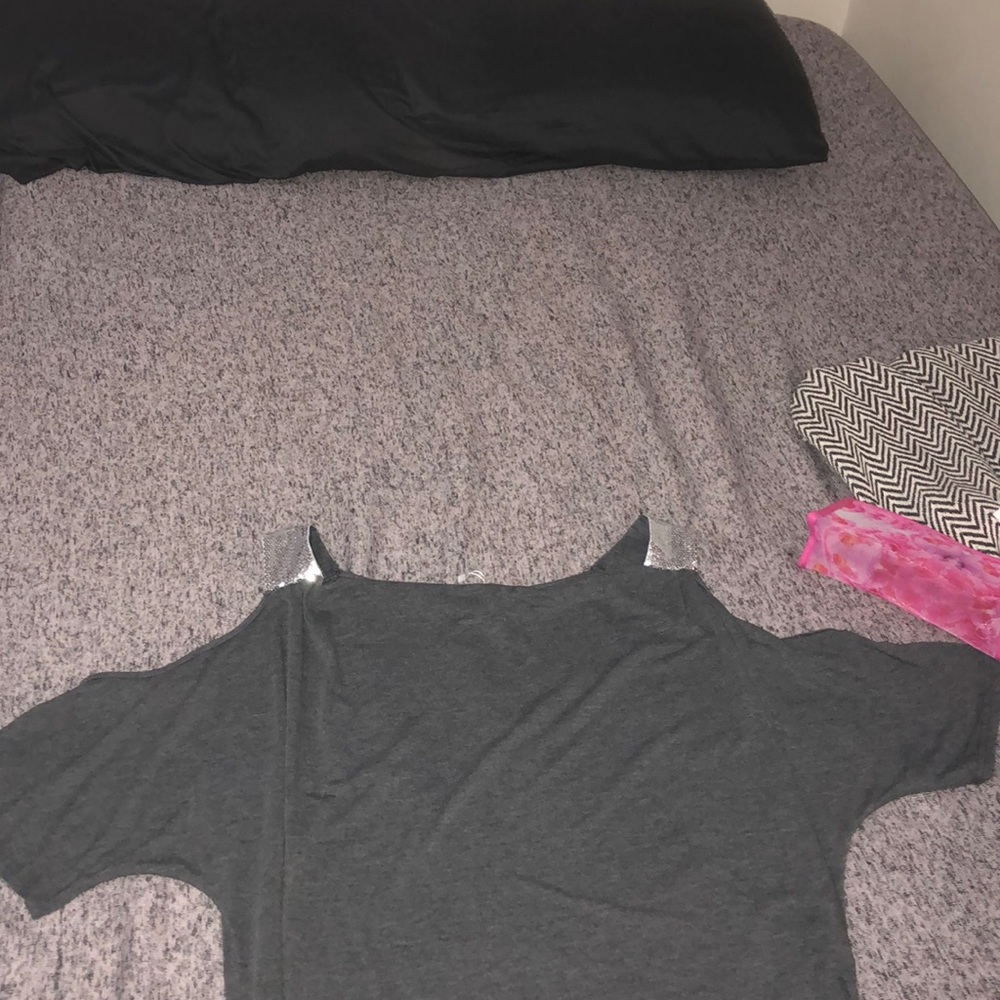 Tag is off and never worn.